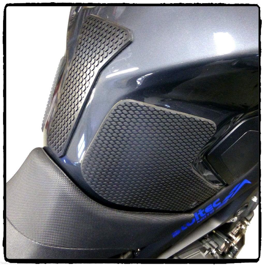 yamaha mt 09 tank grip